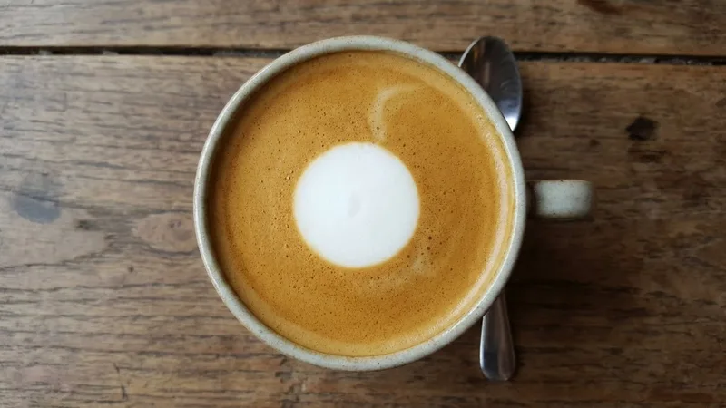 Latte Art Pouring: The Monk's Head Pattern for Beginners